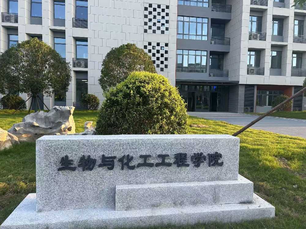 广宁县扬州职业大学体育场高杆灯项目